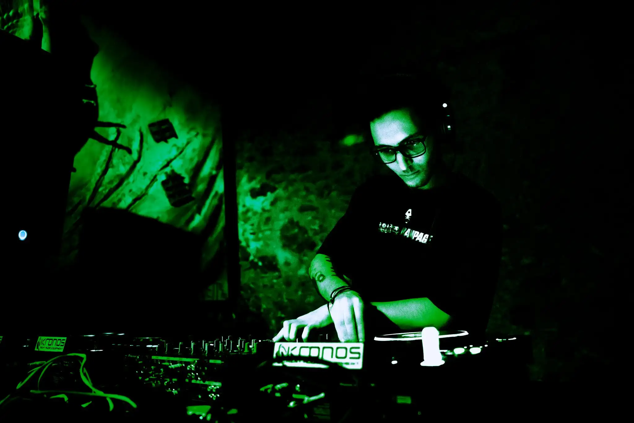 Surreal Frequencies: First Eco, Rachdingue (Vilajuïga), 15.11.2025 · foto 12 de 16